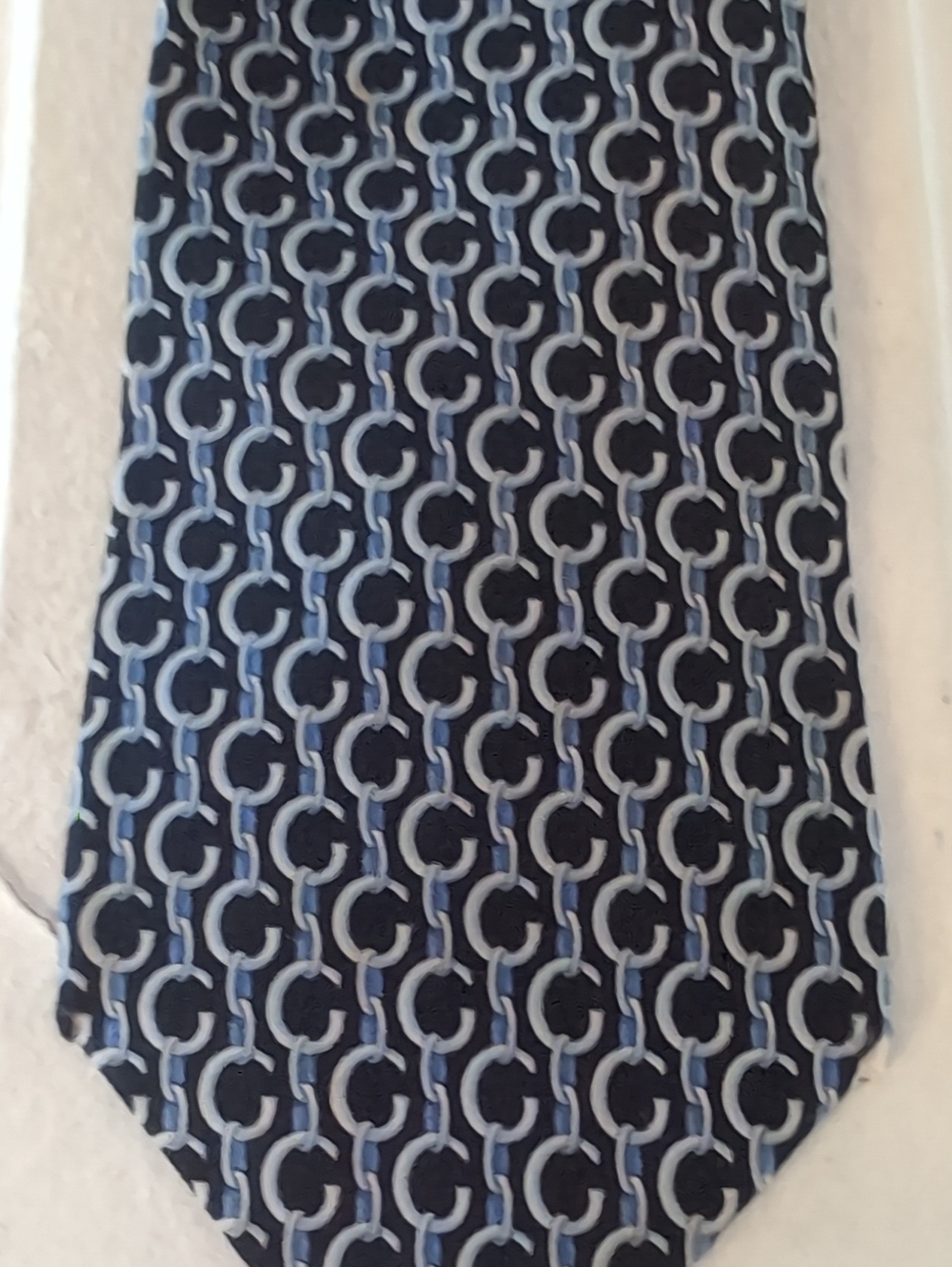 Gucci Patterned SILK Tie with Blue Chain Motif